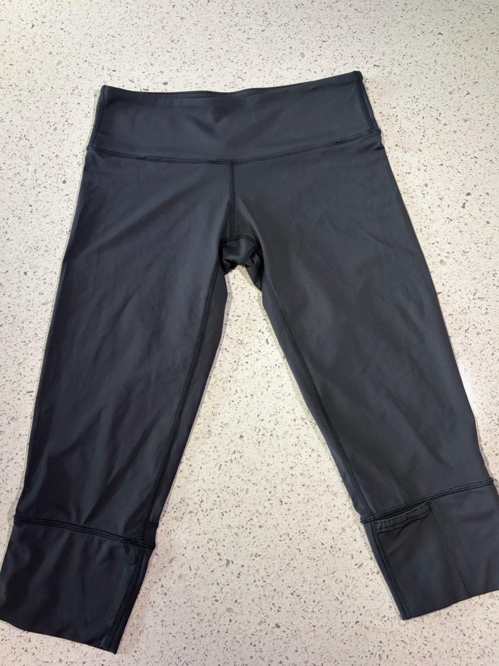 Lululemon Made in Canada Charcoal Grey Crop Leggings Cuff Pocket Sz 4